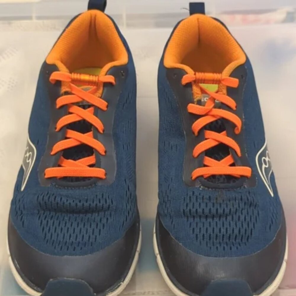 EUC Saucony sneakers size 3.5W